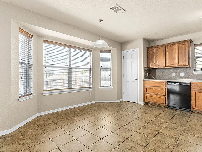3408 Logsdon St — Photo 2
