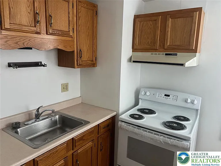 431 Maple St — Photo 8