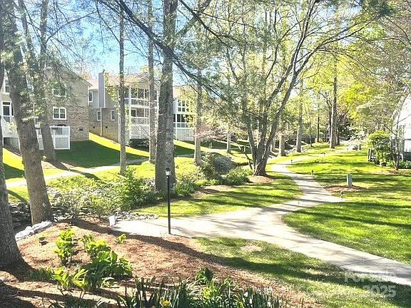 2nd image of 209 Hampton Ct