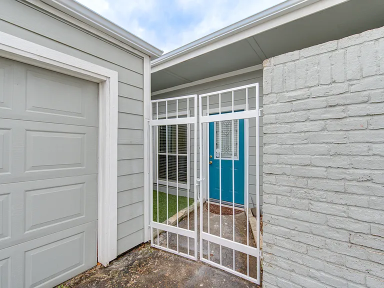 1522 S Kirkwood Rd — Photo 5