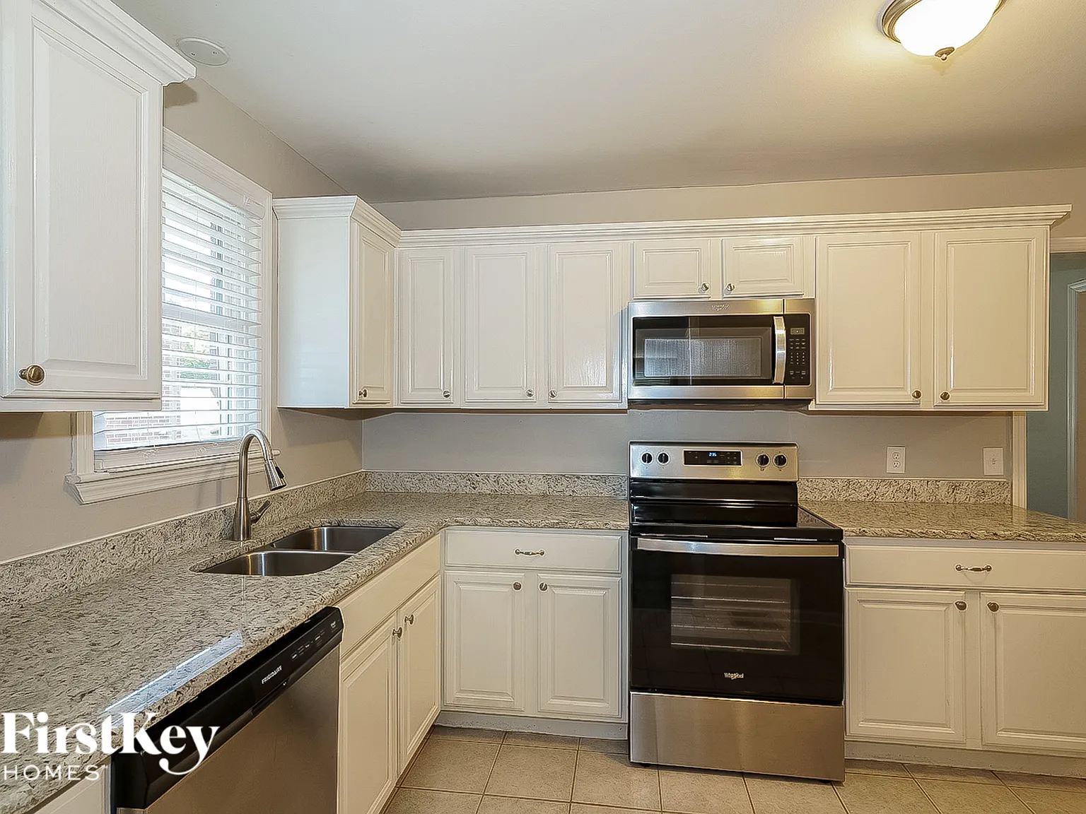 3 bed, 2.0 bath, 1484 sqft, $2,440 — Photo 4