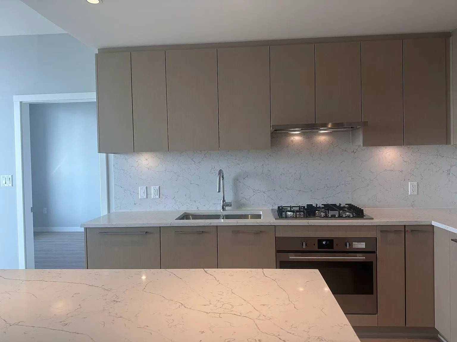 2 bed, 870 sqft, $3,700 — Photo 1