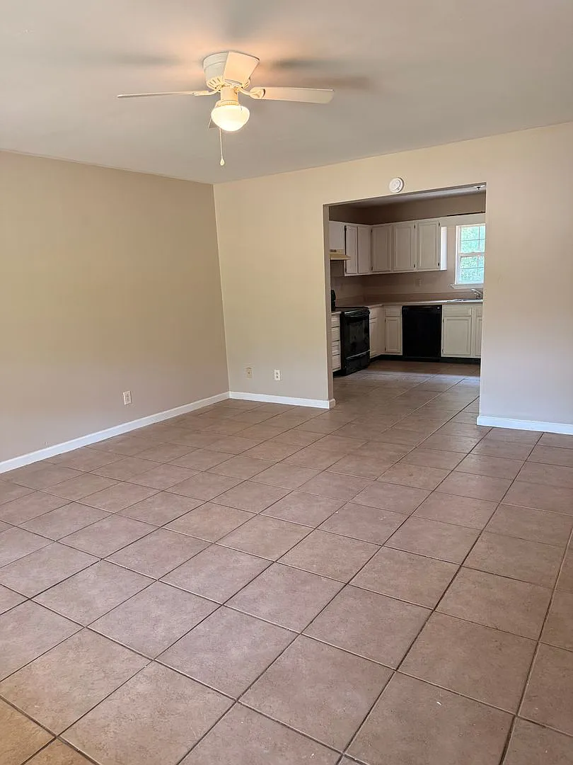 Rossville 2 Bedroom Duplex — Photo 3