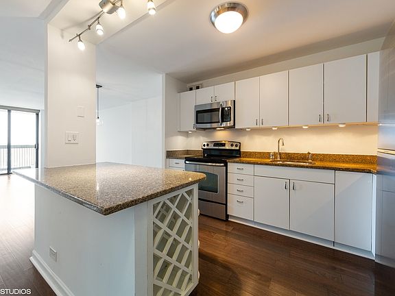 2nd image of 1660 N La Salle St #605
