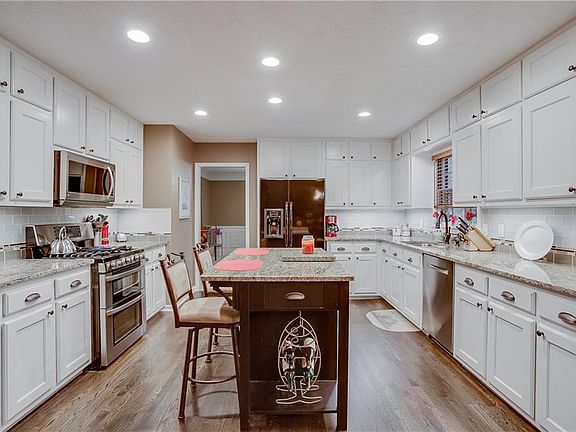5th image of 2063 Perrin Dr