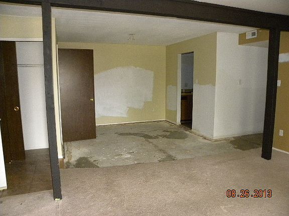 3rd image of 801 Brook Dr APT 4