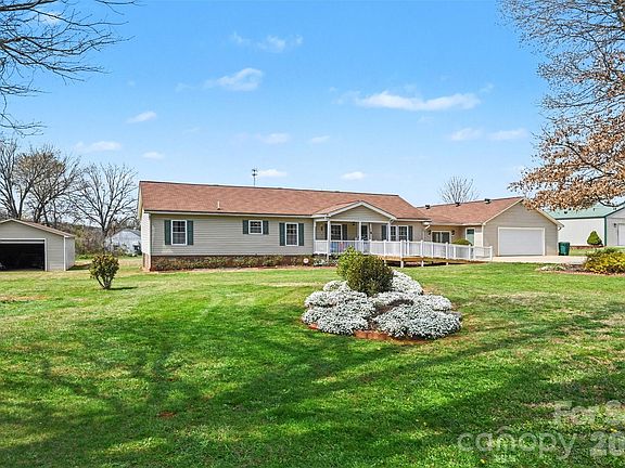 3rd image of 109 Beechwood Dr