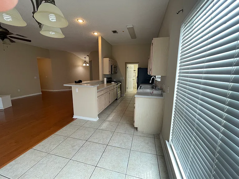 608 Medford Dr — Photo 12