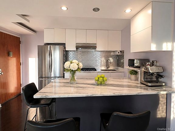 4th image of 3226 Union Street #5E