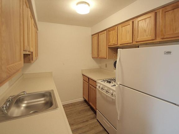 2nd image of 600 Allenby Ave APT 4