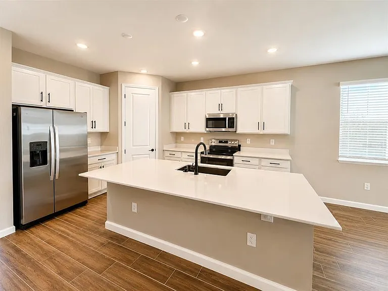 708 Griffon Ave — Photo 8