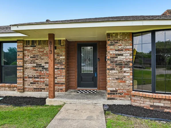 813 Oakbluff Dr, Lancaster, TX 75146