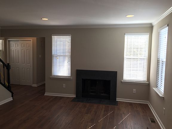 Living room w fireplace