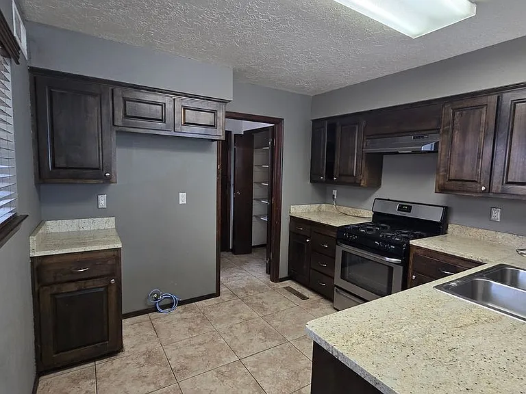 3116 Dallas St NE — Photo 8