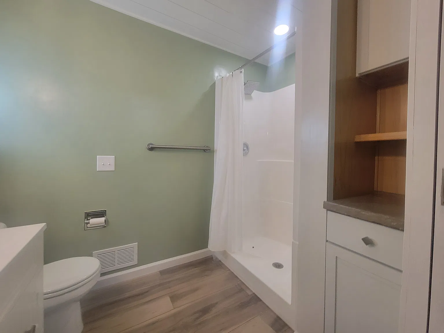 3 bed, $1,600 — Photo 4