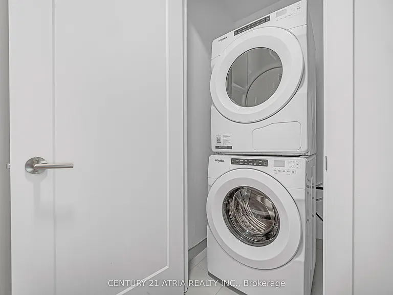 858 Dupont St #Penthouse 03 — Photo 3