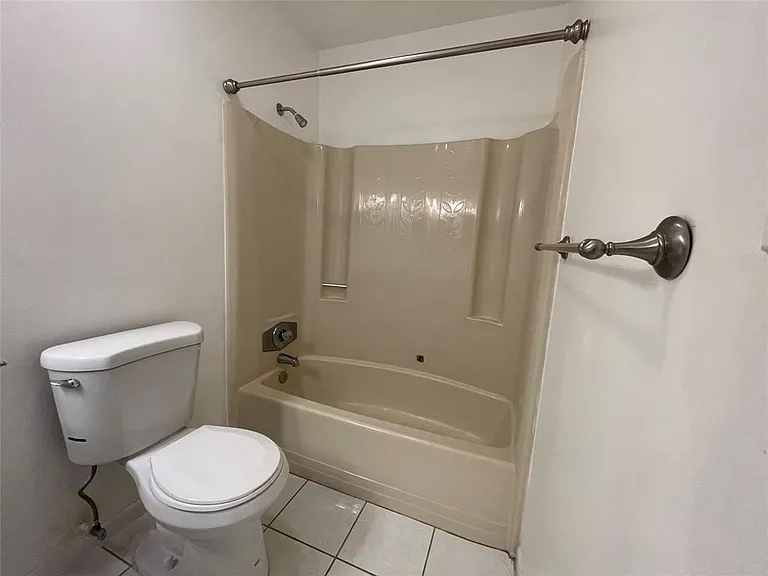 6040 Shakerwood Cir #205 — Photo 6