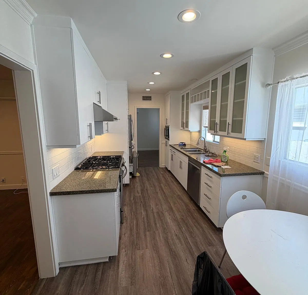 3 bed, 1888 sqft, $5,850 — Photo 4