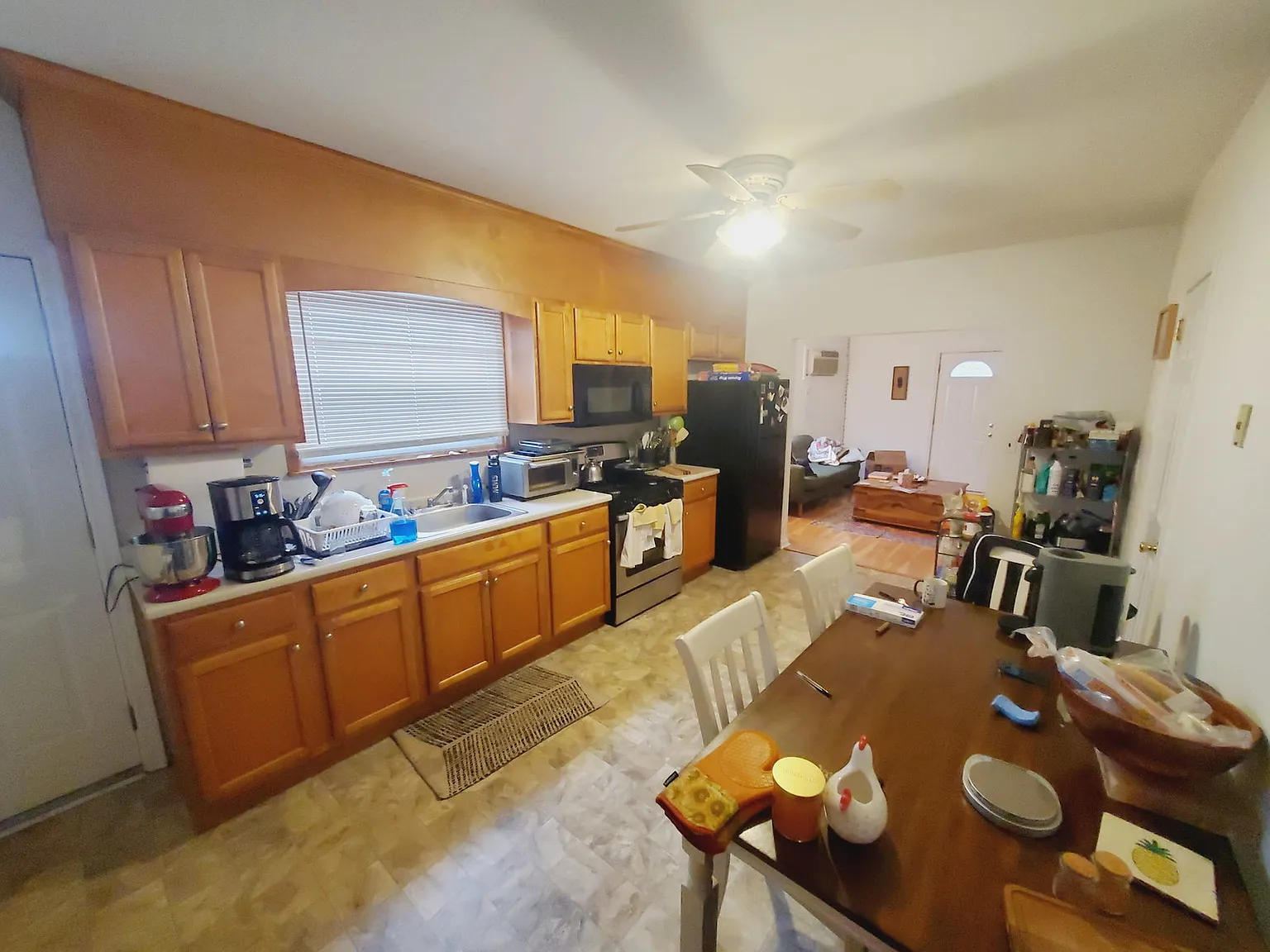 2 bed, 1.5 bath, 900 sqft, $2,500 — Photo 2