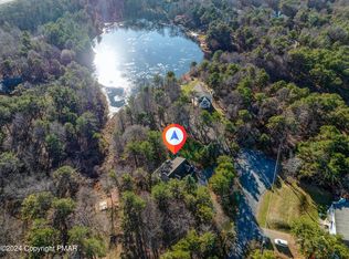 119 S Clover Ct, Long Pond, PA 18334