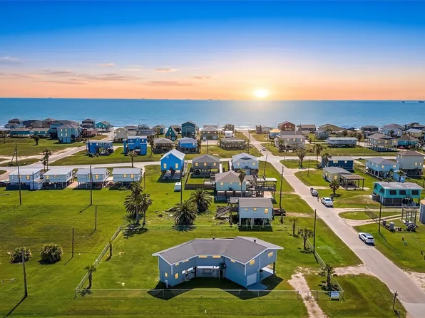 219 Fort Velasco Dr, Surfside Beach, TX 77541