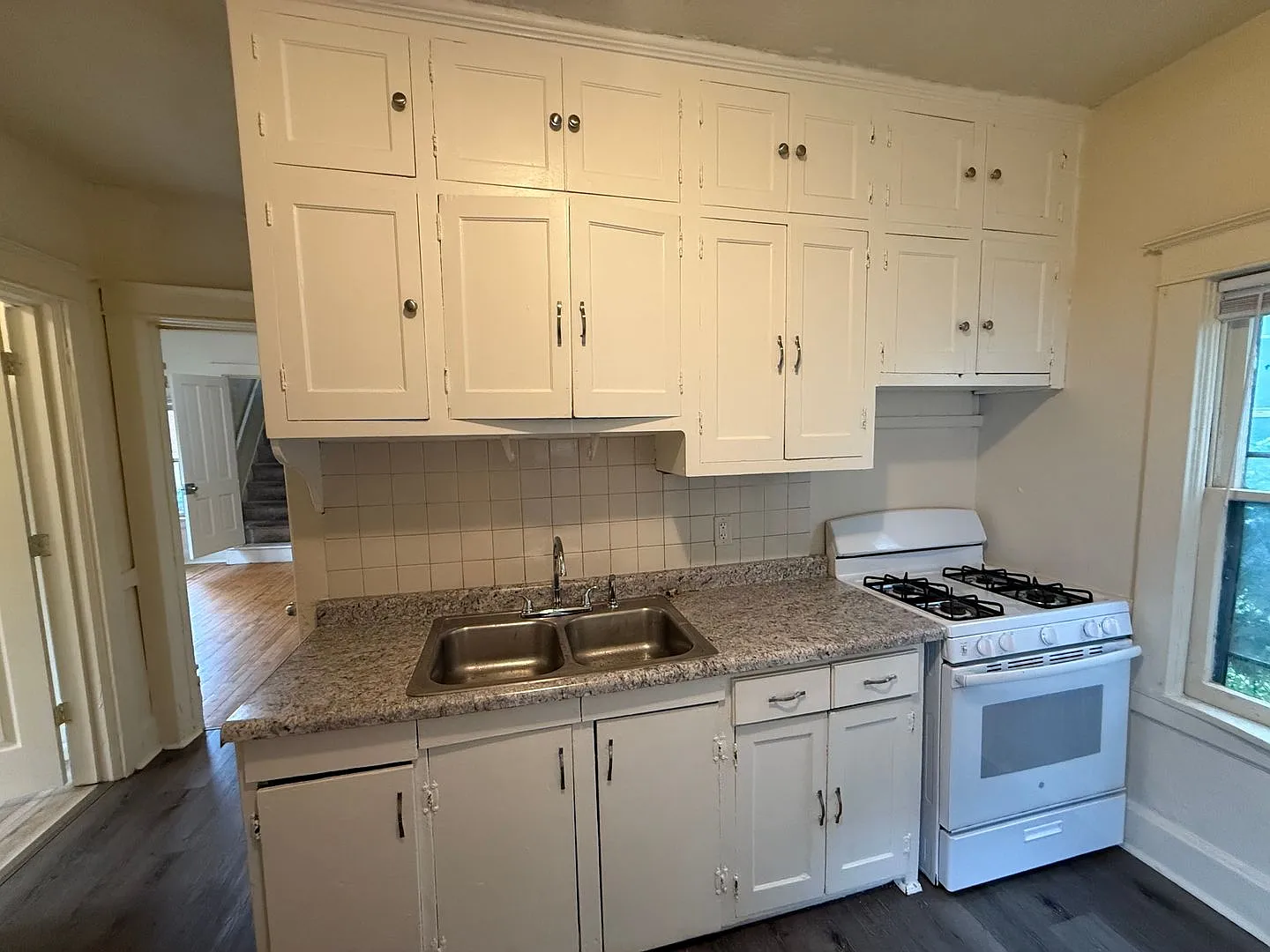 Spacious 3 Bedroom Home in Prime St. Paul Location — Photo 2