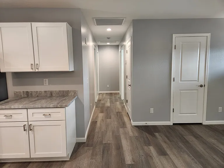406 E Centre Ave — Photo 5