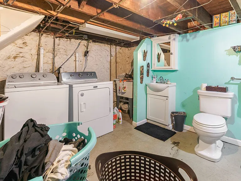 Unique 2 Bedroom in German Village — Photo 36