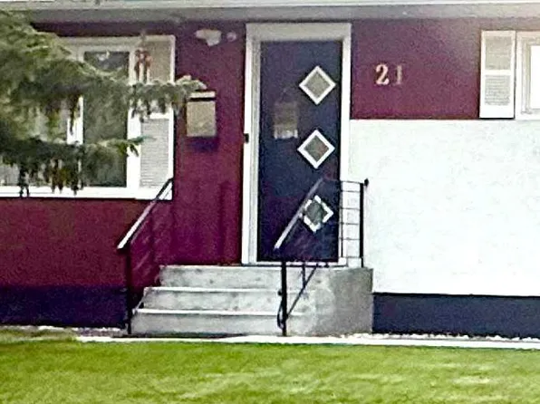 21 E Cawder Dr NW, Calgary, AB T2L 0L8
