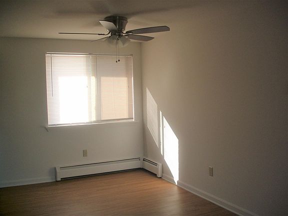 4th image of 27 Losson Garden Dr APT 1