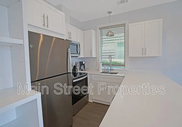 379 Clubbs St — Photo 5