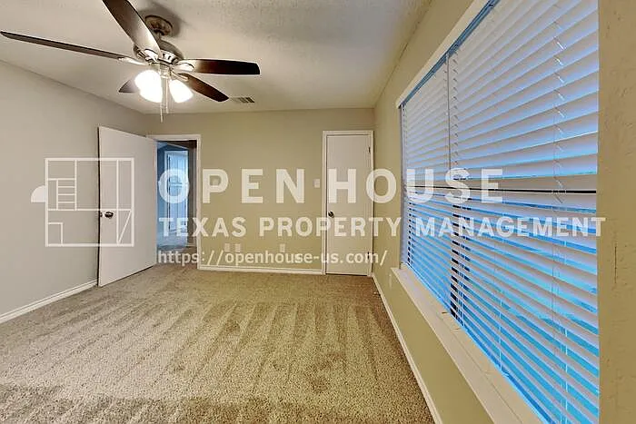305 Hillside Ct — Photo 13