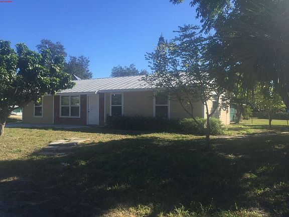 4th image of 2625 SW Feroe Ave