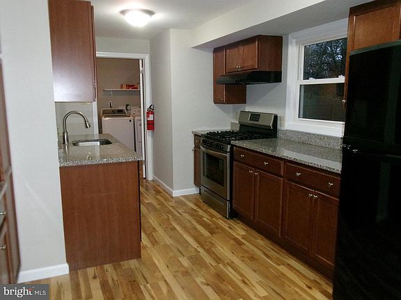 5th image of 323 Woodlawn Ave