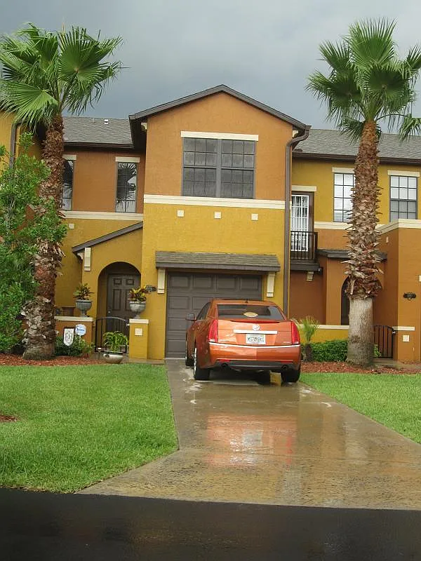 3 bed, 2.5 bath, 1460 sqft, $2,100 — Photo 1