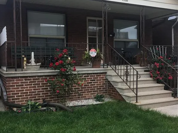 1153 Elsmere Ave, Windsor, ON N9A 2B1