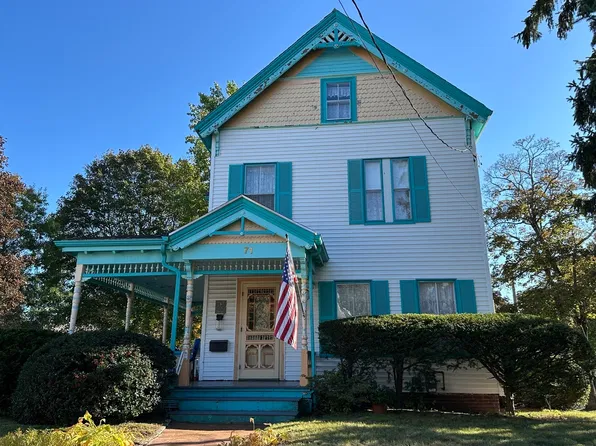 71 Highland St, Amesbury, MA 01913