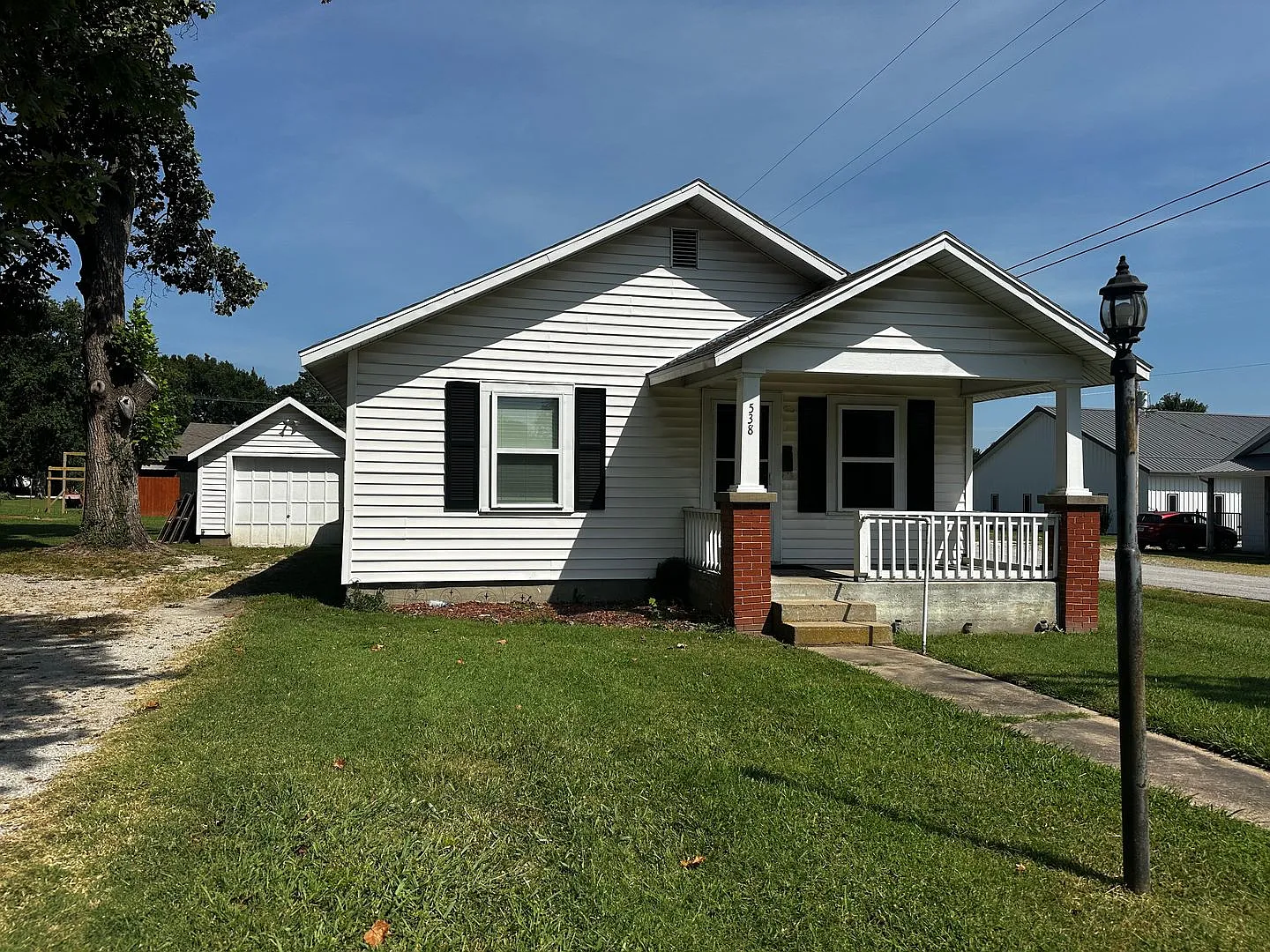 Well Maintained -2 bed 1 bath home in Marshfield — Photo 1