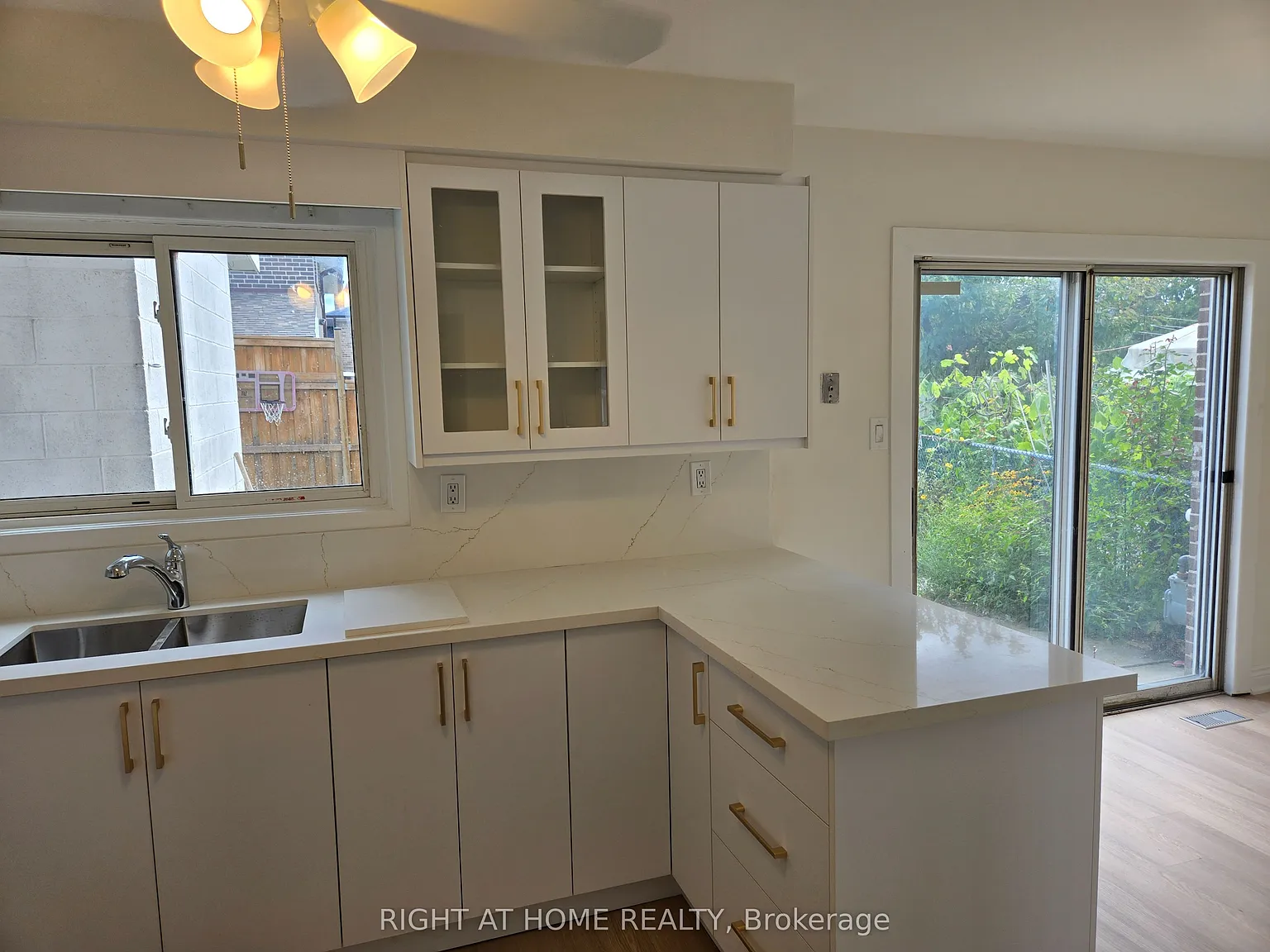 4 bed, $3,200 — Photo 4