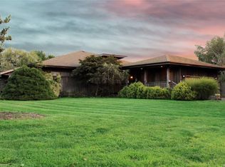 39 Pheasant Ln, Baiting Hollow, NY 11933