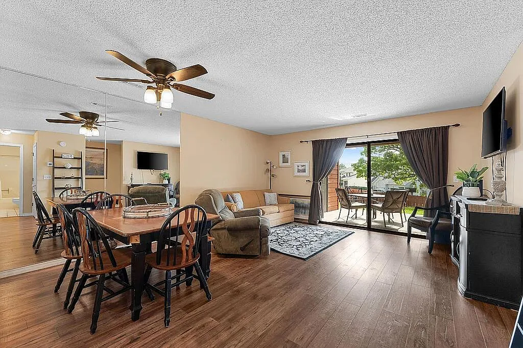2 bed, 2.0 bath, 1186 sqft, $1,600 — Photo 1