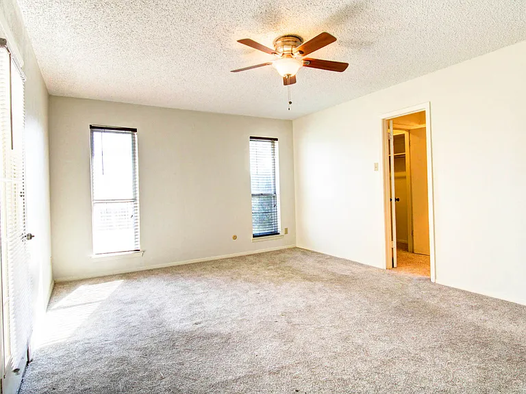 758 Brighton Ln — Photo 10