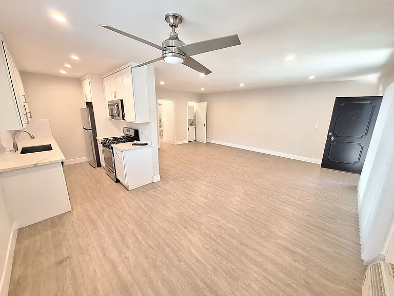 336 S Norton Ave #102 — Photo 2