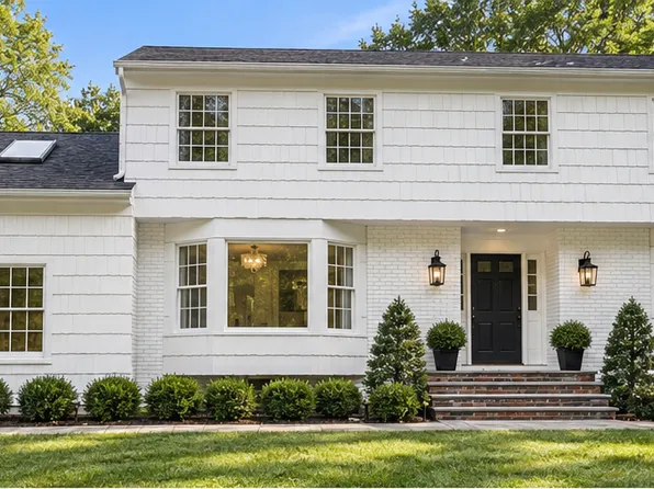 17 Witherell Dr, Greenwich, CT 06831