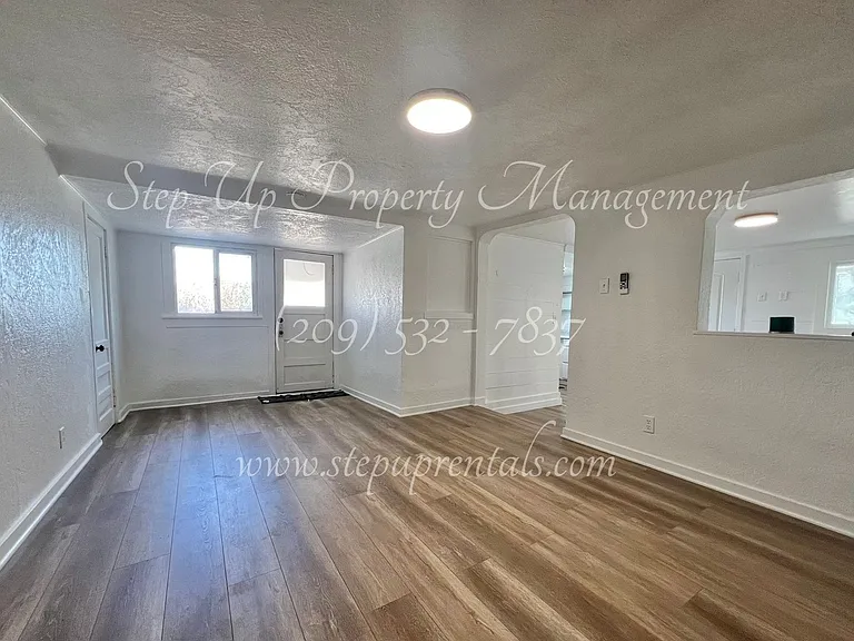 113 W Sunset St #B — Photo 2