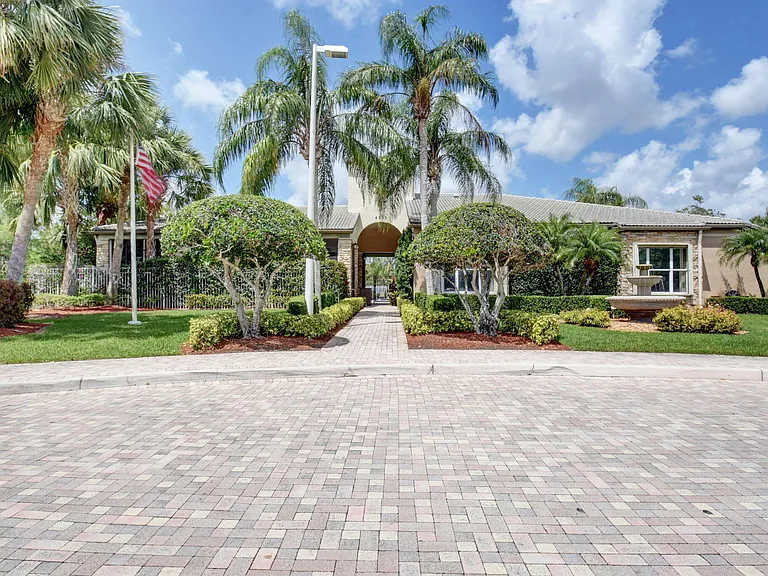 6172 Oak Bluff Way — Photo 16