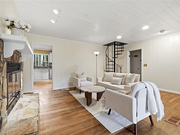 4th image of 1137 Kingsley Cir NE