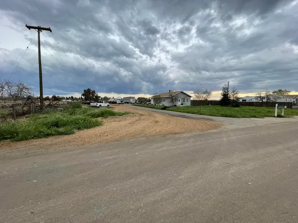 2053 Zumwalt Avenue, Tulare, CA 93274