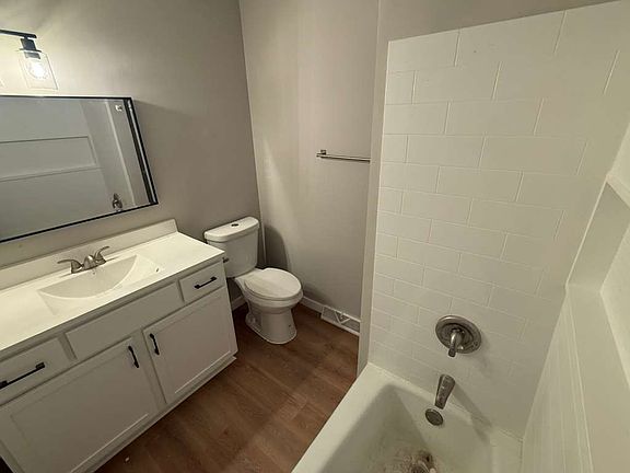 5th image of 1396 Lakeside Cir #1