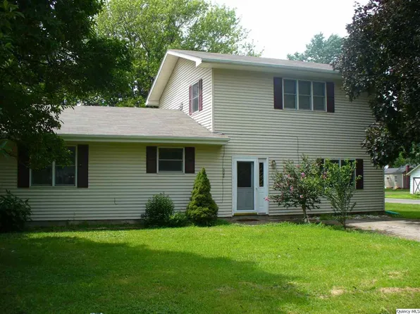 602 Houston St, Pleasant Hill, IL 62366